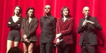 altin-portakal-nisanini-tasiyan-saadet-isil-aksoy-confidente-filmiyle-berlindeydi.jpg