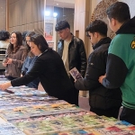 ogrenciler-kitap-fuarinda.jpg