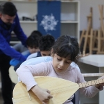 baskan-cercioglunun-etkinlikleri-ile-aydinli-cocuklari-turk-halk-muziginin-essiz-notalarini-ogreniyor.jpg