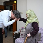 baskan-kocamandan-anneler-gununde-yurekleri-isitan-ziyaretler.jpg