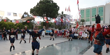 efes-selcukta-kulturler-uluslararasi-halk-oyunlari-senligi-ile-bulusuyor.jpg