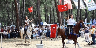 antalyalilar-4-uluslararasi-yoruk-turkmen-festivaline-akin-etti.jpg