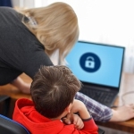 dijital-dunyada-cocuklarinizi-yalniz-birakmayin.jpg