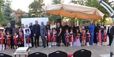 miniklerin-mezuniyet-sevinci.jpg