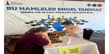 satranc-turnuvasinda-hamleler-engelleri-asti.jpg