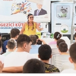 gezici-kutuphane-cocuklari-bilgiyle-donatiyor.jpg