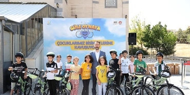 gule-oynaya-camiye-gel-projesi-kapsaminda-cocuklar-bisikletlerine-kavusmaya-devam-ediyor.jpg