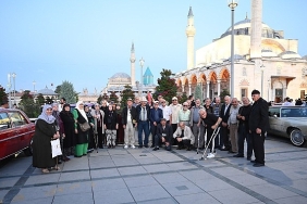 konya-buyuksehirden-huzurevindeki-buyuklerimize-klasik-araclar-ve-acik-hava-sinemasiyla-nostaljik-surpriz.jpg