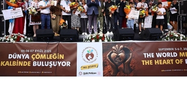 menemen-belediyesi-uluslarasi-comlek-festivaline-muhtesem-final.jpg