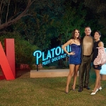 netfilix-gupse-ozay-imzali-yeni-dizisi-platonik-mavi-dolunay-otelin-lansmanini-cesmede-renkli-bir-etkinlikle-kutladi.jpg