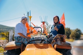 baskan-hatice-gencay-cumhuriyet-bayrami-dolayisiyla-duzenlenen-akkoy-cumhuriyet-konvoyuna-katildi.jpg