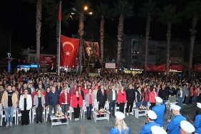 dikilide-cumhuriyet-bayrami-coskusu.jpg