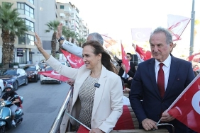 karsiyaka-cumhuriyetin-isiginda-tek-yurek-oldu.jpg