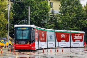 tramvaylar-kitap-fuarina-ozel-giydirildi.jpg