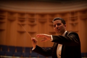 istanbul-devlet-senfoni-orkestrasi-denizbank-konserlerinde-bu-hafta-ulu-ondere-son-veda-ile-saygi-durusu.jpg