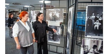 karsiyaka-belediyesinden-fotograf-tarihine-isik-tutan-sergi.jpg