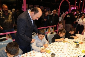 baskan-altay-17-altin-dokunuslar-festivalinde-ziyaretcilerle-ve-cocuklarla-bulustu.jpg