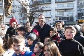 balcovada-kar-senligi-coskusu-baskan-onur-yigit-cocuklarla-kar-sevincine-ortak-oldu.jpg