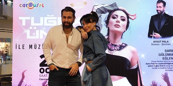 Tuğba Ünal, Dünya Sarılma Günü kapsamında hayranlarıyla buluştu