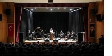 33-adalet-ve-demokrasi-haftasi-fide-koksal-konseriyle-sona-erdi.jpg