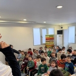 rengini-arayan-portakal-miniklerle-bulustu.jpg