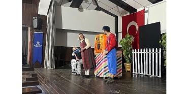 baskan-cercioglu-karacasuda-cocuklari-tiyatro-ile-bulusturdu.jpg