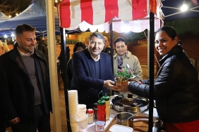 bayindirda-muzik-ve-ciceklerle-dolu-aksam-kadinlar-gunu-ramazan-sokaginda-kutlandi.jpg