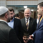 binlerce-menemenli-tek-yurek-oldu.jpg