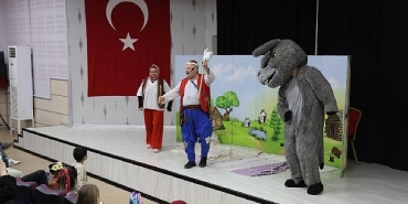 kartepeli-cocuklar-tiyatro-ve-eglenceyle-bulustu.jpg