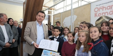baskan-erkan-aydin-bursa-23-kitap-fuarinda-cocuk-yazarlarla-bulustu.jpg