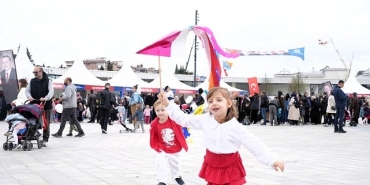 bir-meydan-dolusu-mutluluk.jpg