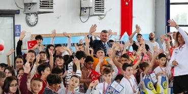 bucada-23-nisan-coskusu-havuza-tasindi.jpg