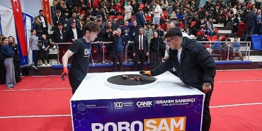 canikte-genc-mucitler-robotlariyla-sahneye-cikiyor.jpg