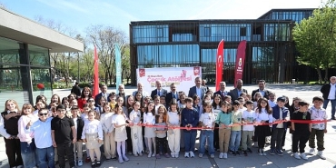 inegolun-kucuk-sanatcilarinin-eserleri-23-nisan-ozel-sergisinde-gorucuye-cikti.jpg