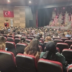 manisa-sehir-tiyatrosu-sen-istanbuldan-daha-guzelsin-oyununu-agirladi.jpg