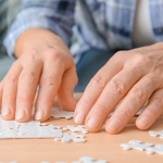 parkinsonda-sabir-anlayis-ve-dogru-tedavi-hayat-degistiriyor.jpg