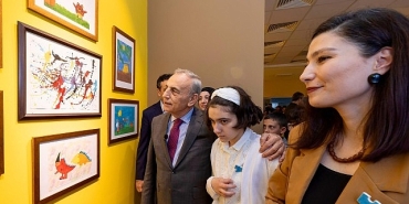 renklerin-diliyle-farkindalik-aysegulun-sergisi-buyuk-ilgi-gordu.jpg