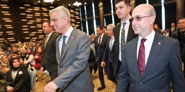saglik-bakani-memisoglu-anne-baba-adaylari-ile-ilk-adim-ebe-gebe-okulu-aile-bulusmasinda-bir-araya-geldi.jpg