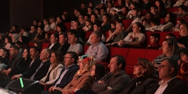 sehir-tiyatrolarindan-minik-sanatseverlere-yeni-oyun-itfaiyecinin-sirri-seyirciyle-bulustu.jpg