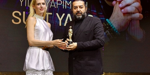 Suat Yanç ‘Yılın En İyi Yapımcısı’ ödülünü aldı