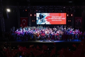 19-mayis-coskusu-balcovada-meydanlardan-sahnere-tasti.jpg