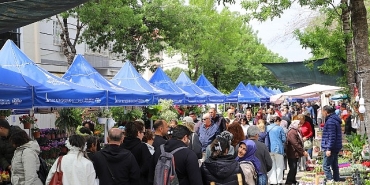 bayindir-cicek-festivalinde-3-gun-coskusu-sokaklar-ziyaretci-akinina-ugradi.jpg