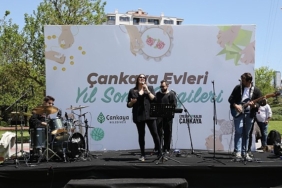 cankaya-evleri-yil-sonu-sergileri-cayyolunda-ziyaretcilerle-bulustu.jpg