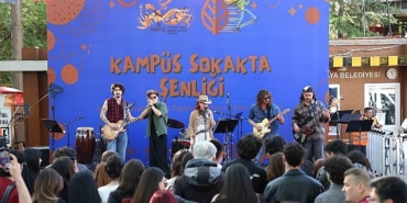cankayali-gencler-kuguluparkta-bulustu.jpg