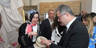 demirtasta-osmek-kursiyerlerinin-el-emegi-sergilendi.jpg