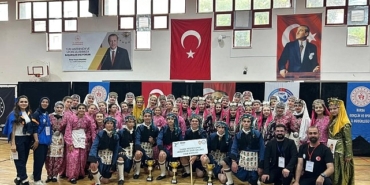 inegol-belediyesi-halk-danslari-bolge-finallerinde-3te-3-yapti.jpg