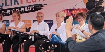 karsiyaka-19-mayisi-festival-coskusuyla-kutladi.jpg