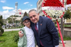 keciorende-19-mayis-kutlamalari-celenk-sunma-toreni-ile-basladi.jpg