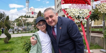 keciorende-19-mayis-kutlamalari-celenk-sunma-toreni-ile-basladi.jpg