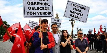 maarifin-kalbinde-marifetli-genclik-kortej-yuruyusu-gerceklestirildi.jpg